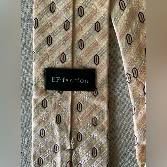 2/$25💙Men's 100% Silk Tie - Picture 4 of 6